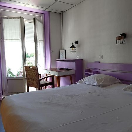 Hotel Le Colibri อิกซ์เลส์แบ็งส์ ภายนอก รูปภาพ