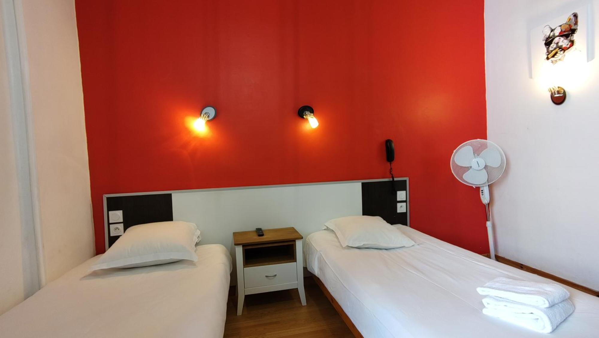 Hotel Le Colibri อิกซ์เลส์แบ็งส์ ภายนอก รูปภาพ