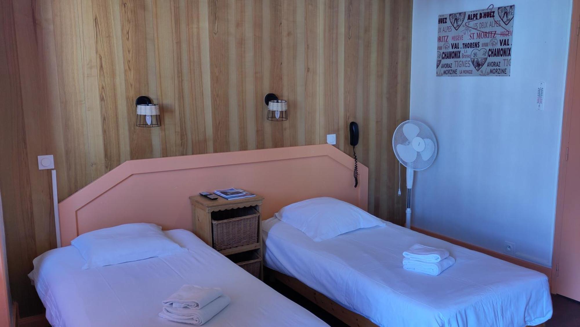 Hotel Le Colibri อิกซ์เลส์แบ็งส์ ภายนอก รูปภาพ