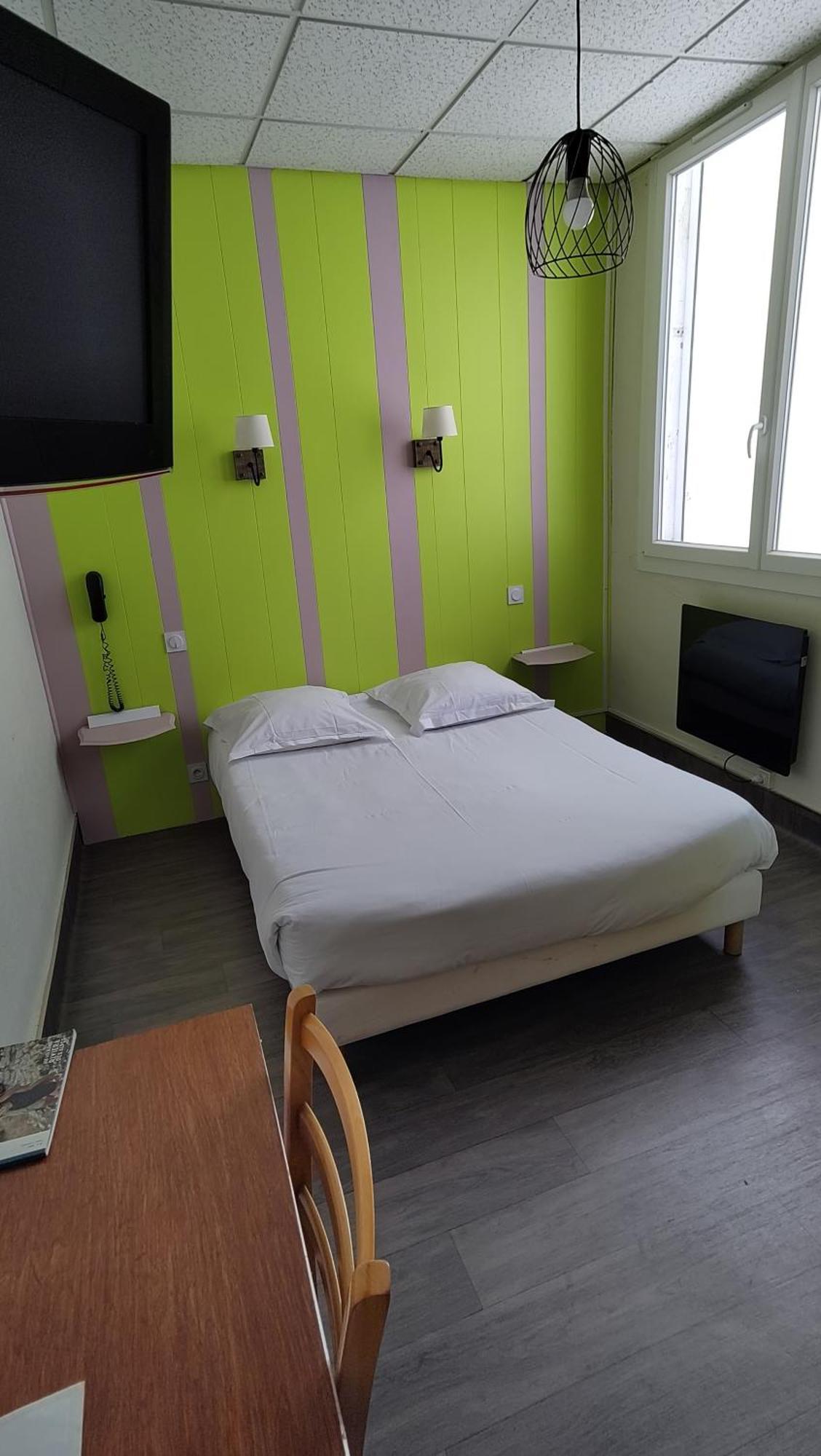 Hotel Le Colibri อิกซ์เลส์แบ็งส์ ภายนอก รูปภาพ