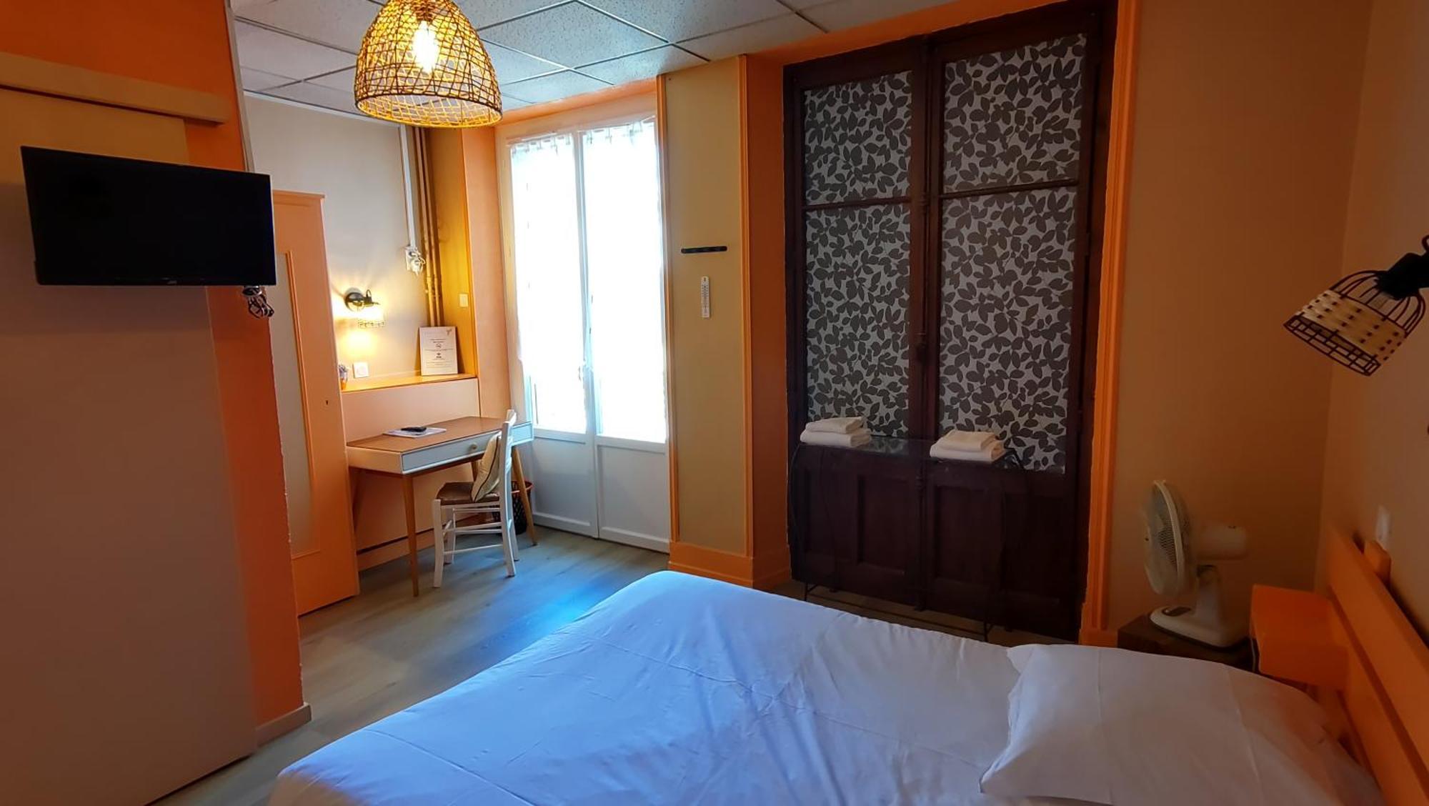Hotel Le Colibri อิกซ์เลส์แบ็งส์ ภายนอก รูปภาพ