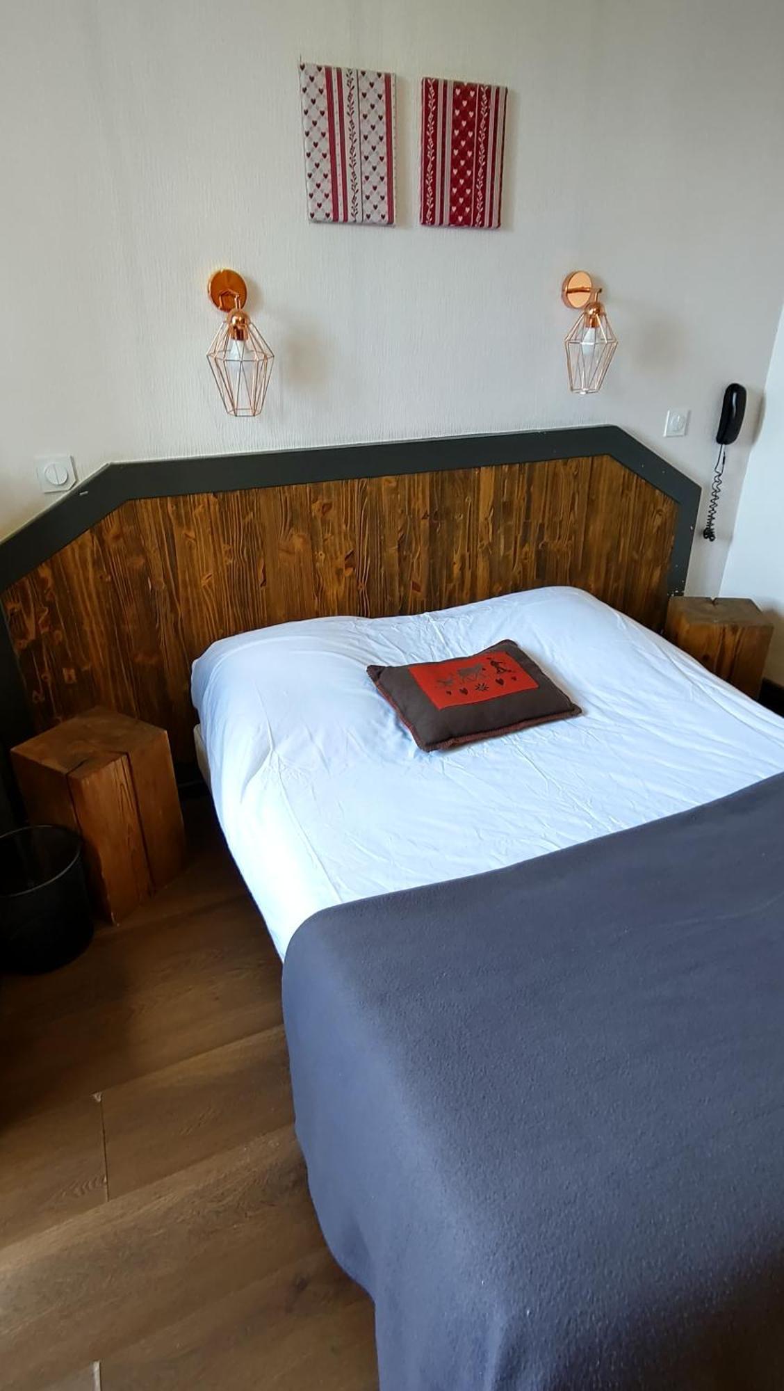 Hotel Le Colibri อิกซ์เลส์แบ็งส์ ภายนอก รูปภาพ