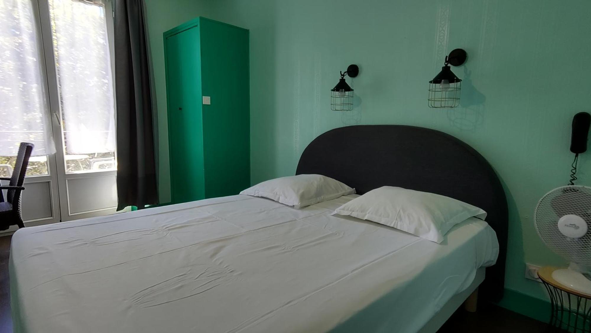Hotel Le Colibri อิกซ์เลส์แบ็งส์ ภายนอก รูปภาพ