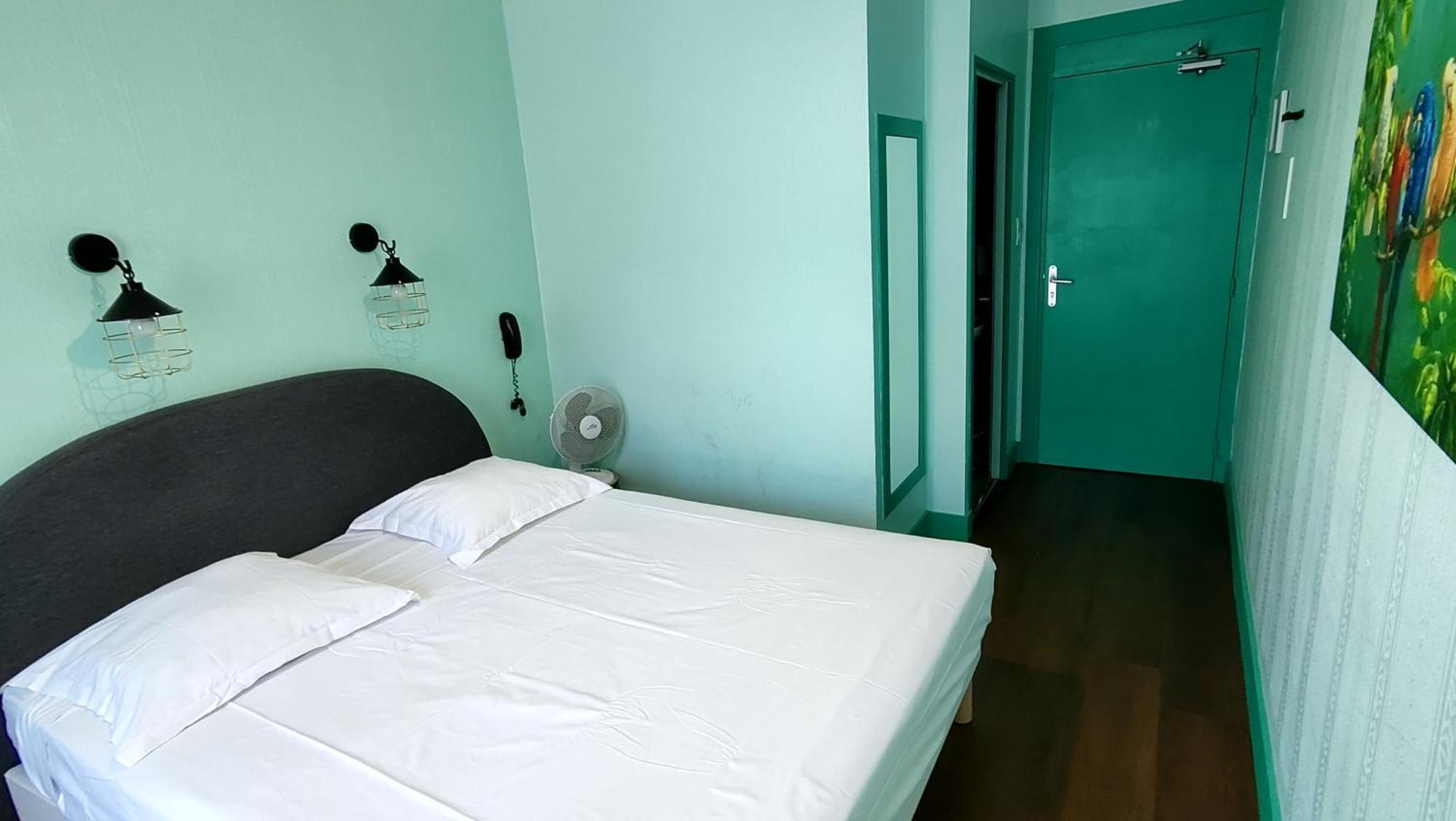 Hotel Le Colibri อิกซ์เลส์แบ็งส์ ภายนอก รูปภาพ
