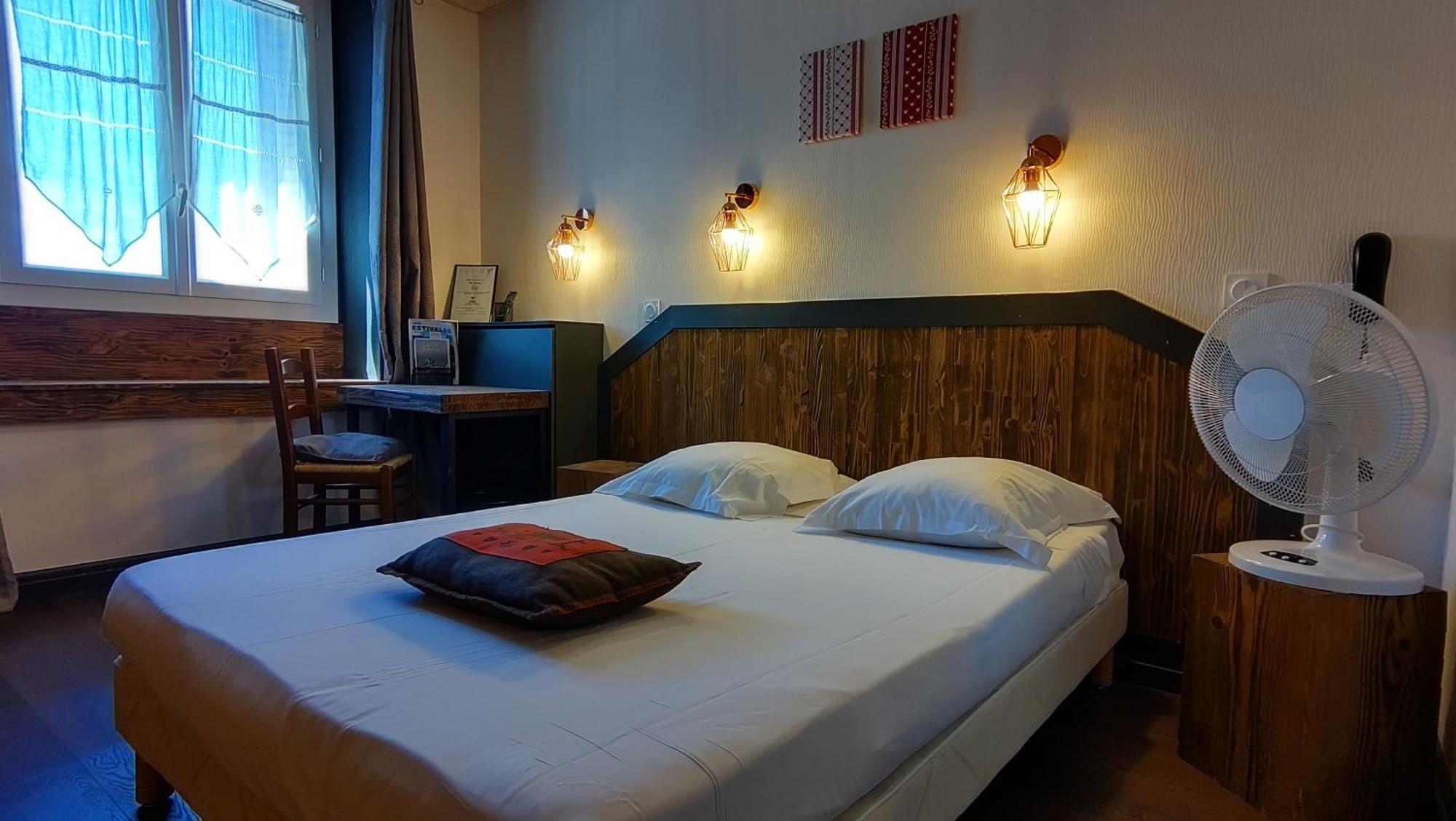 Hotel Le Colibri อิกซ์เลส์แบ็งส์ ภายนอก รูปภาพ