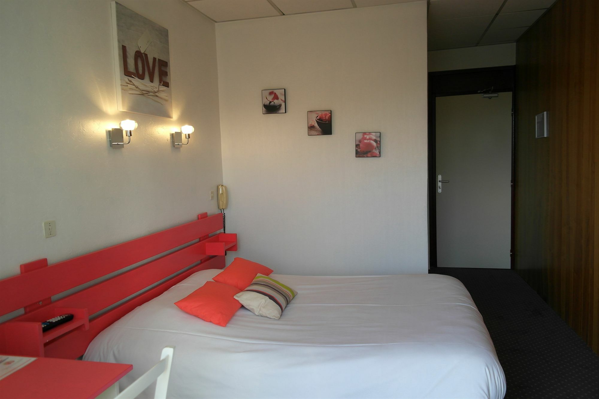 Hotel Le Colibri อิกซ์เลส์แบ็งส์ ภายนอก รูปภาพ