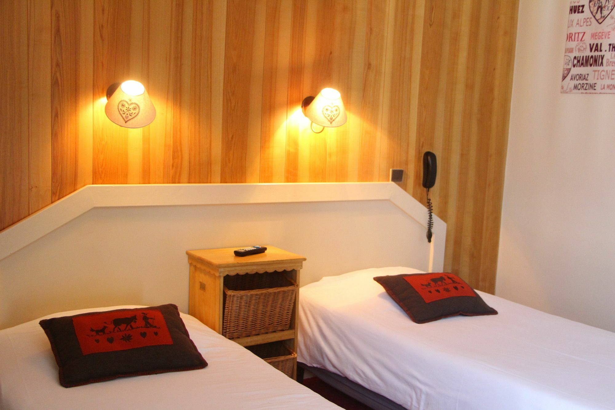 Hotel Le Colibri อิกซ์เลส์แบ็งส์ ภายนอก รูปภาพ
